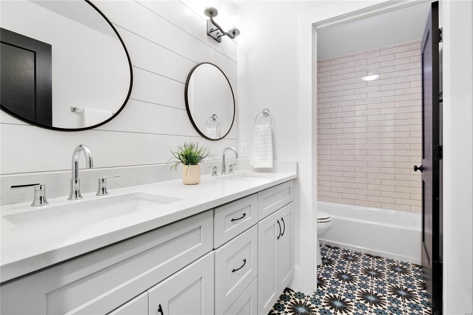 679 Tuxedo Boulevard