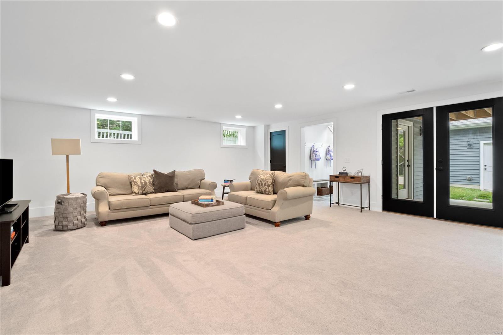 679 Tuxedo Boulevard