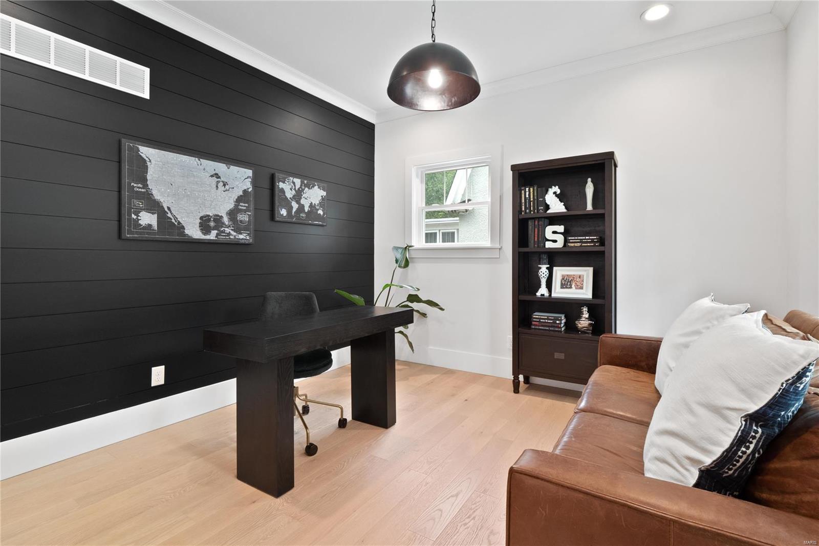 679 Tuxedo Boulevard