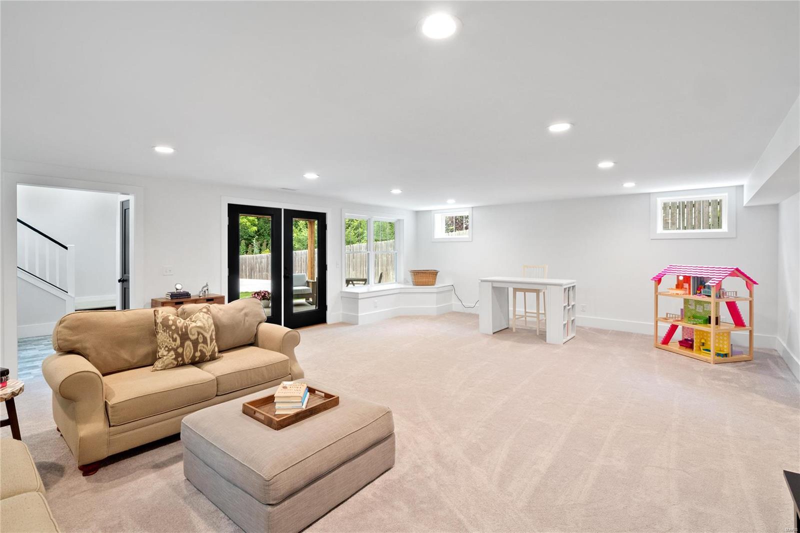 679 Tuxedo Boulevard