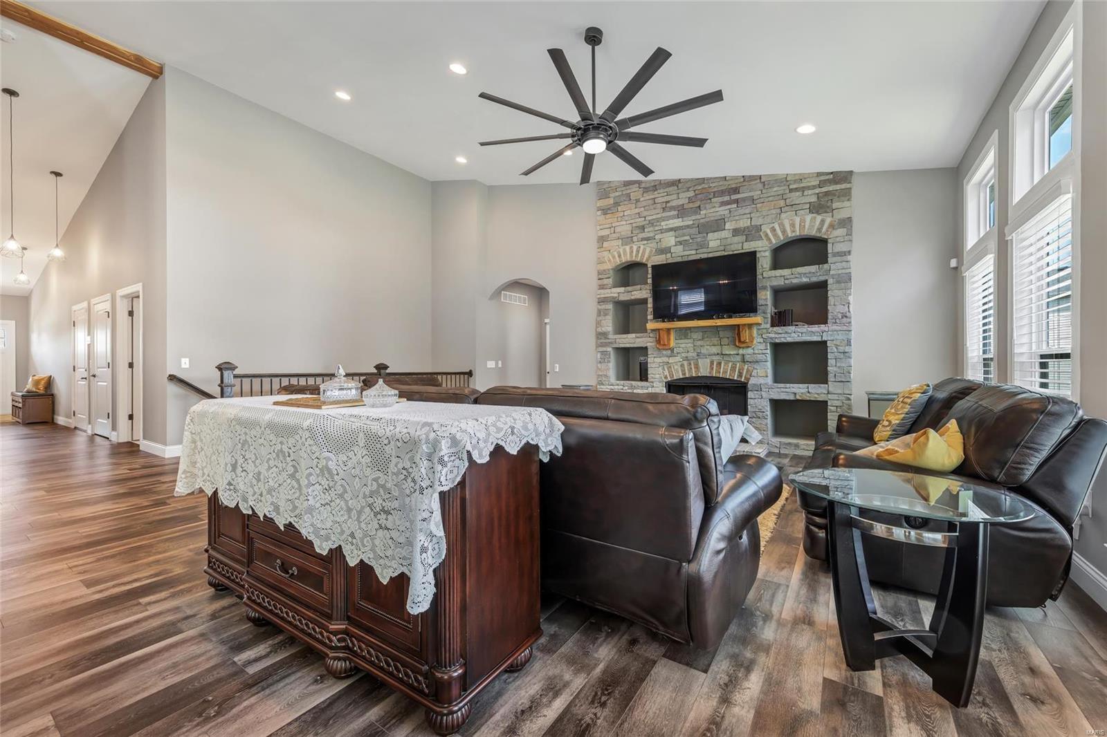 106 Wolf Den Court