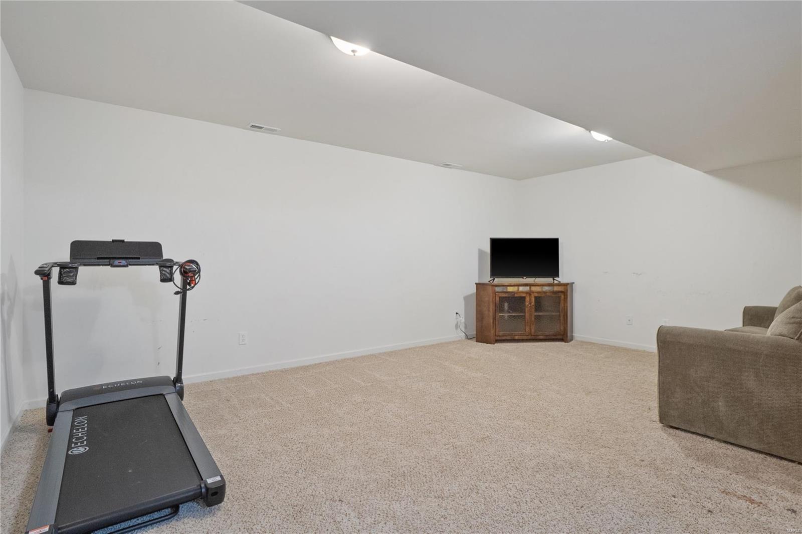 6428 Buckingham Palace Drive