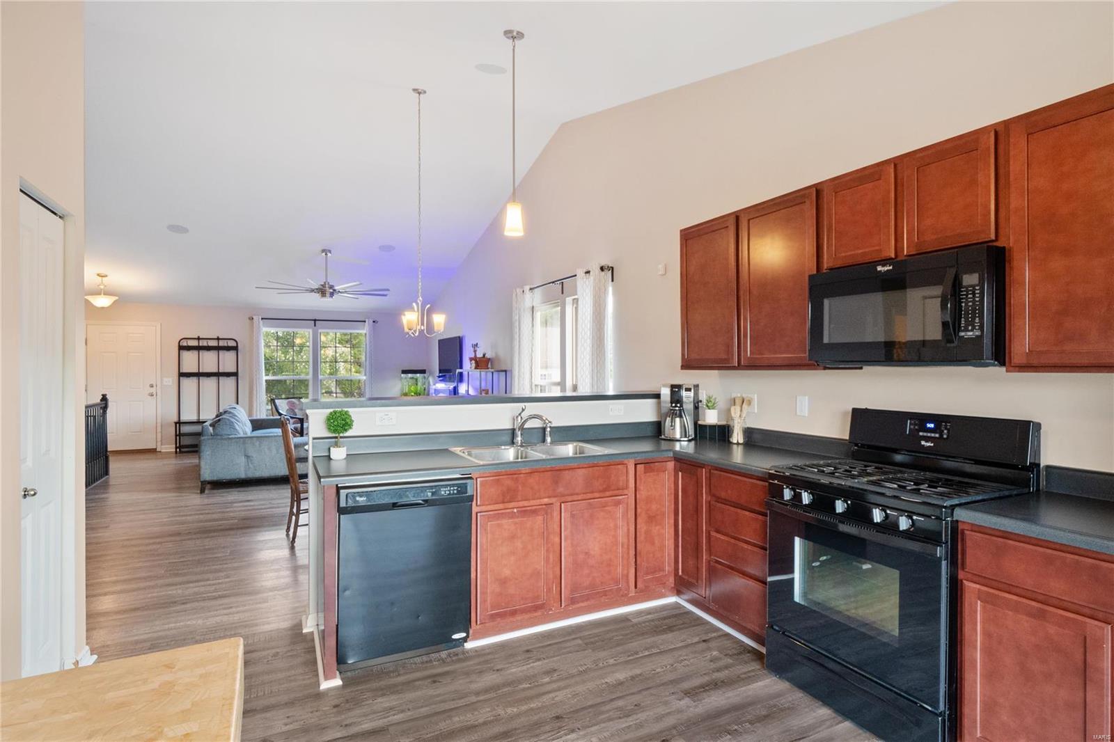 6428 Buckingham Palace Drive