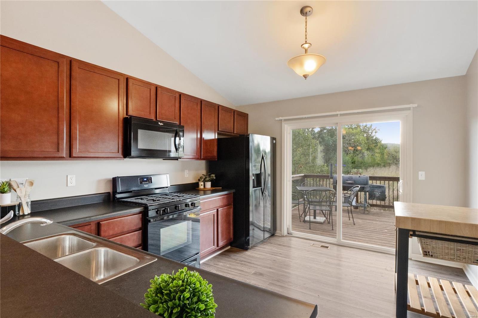 6428 Buckingham Palace Drive