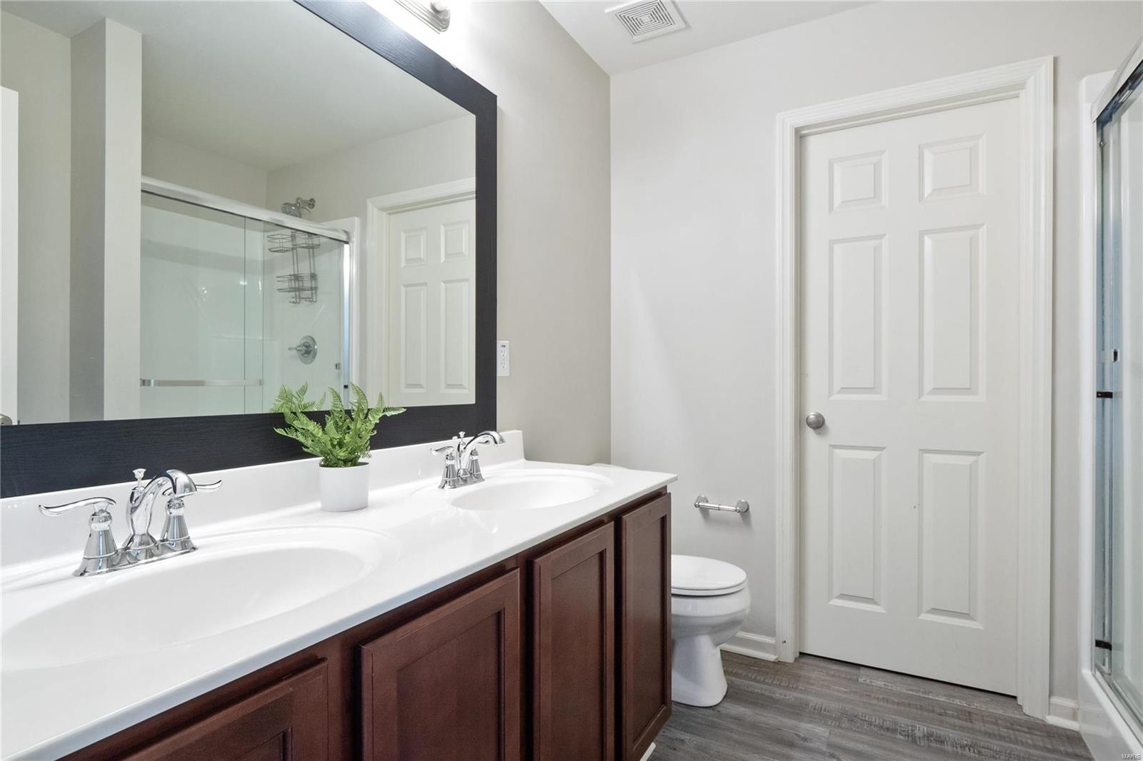 6428 Buckingham Palace Drive