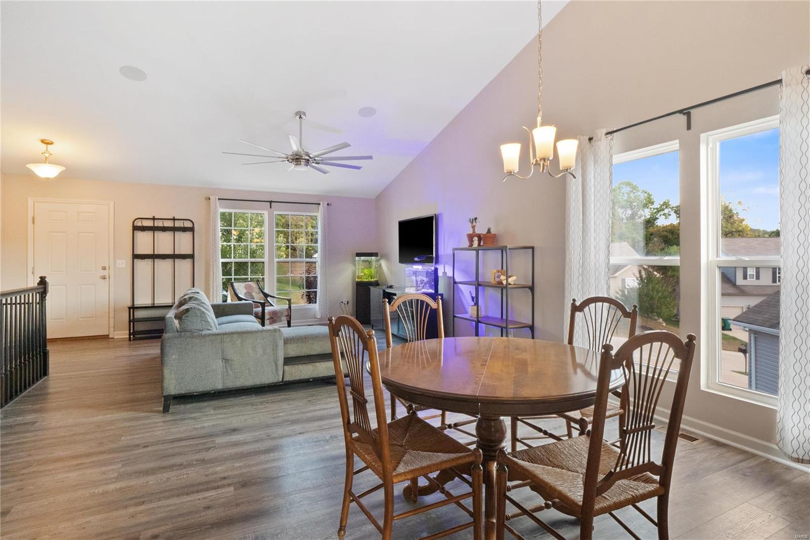 6428 Buckingham Palace Drive