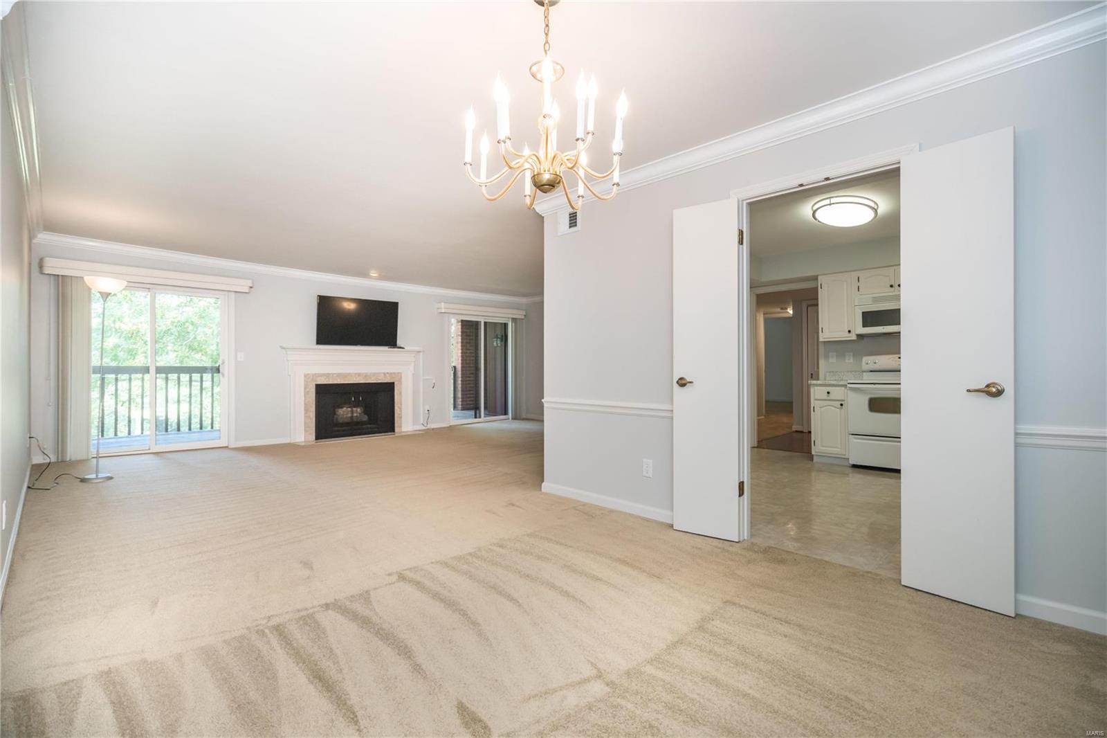 590 Sarah Lane Unit: 304