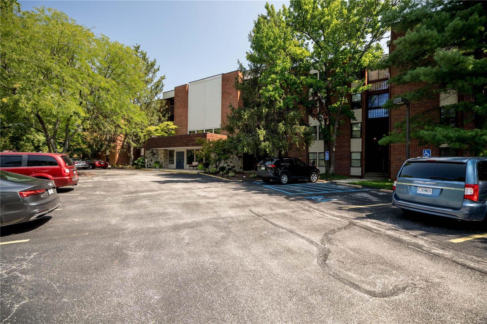 590 Sarah Lane Unit: 304