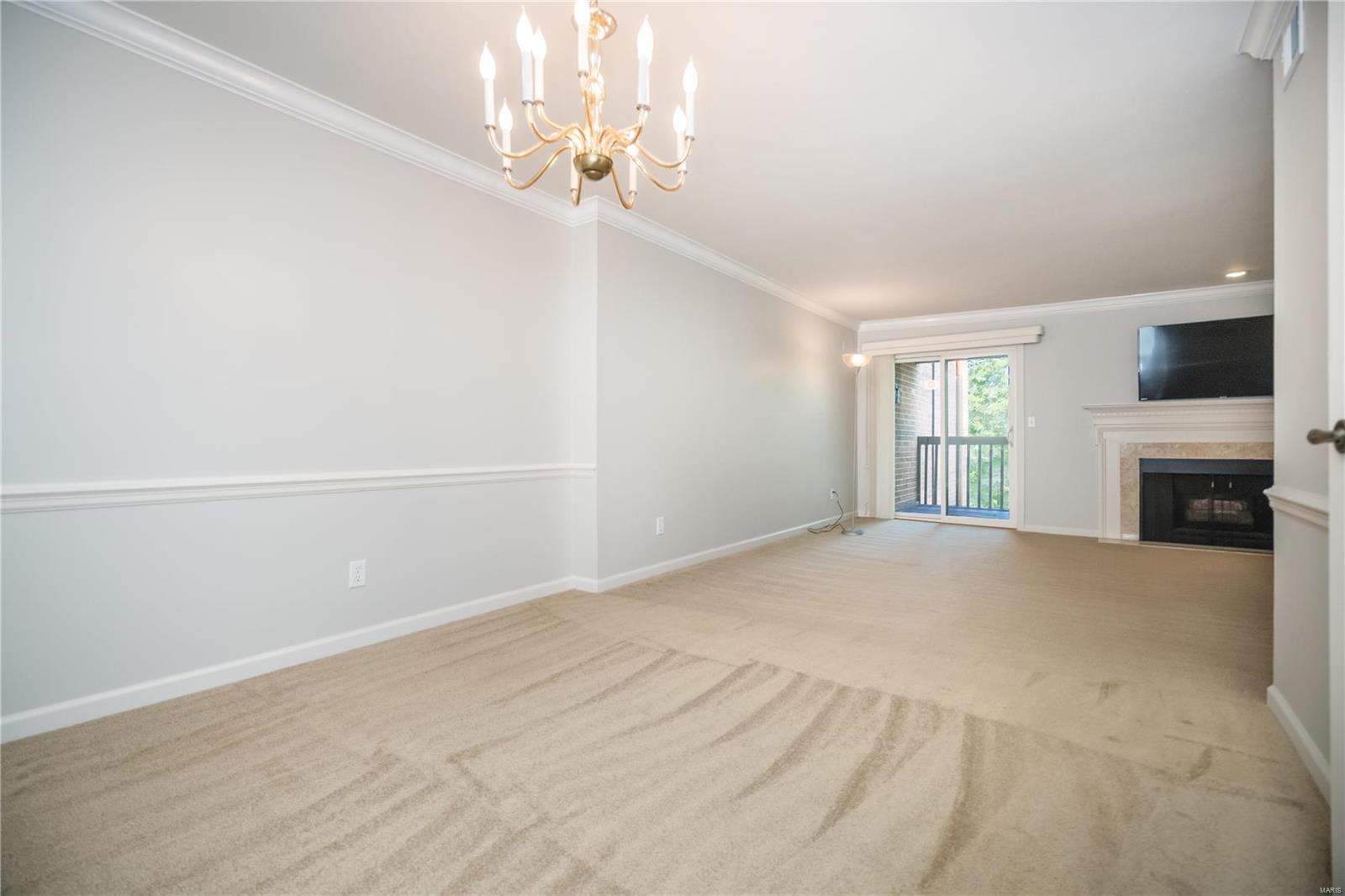 590 Sarah Lane Unit: 304