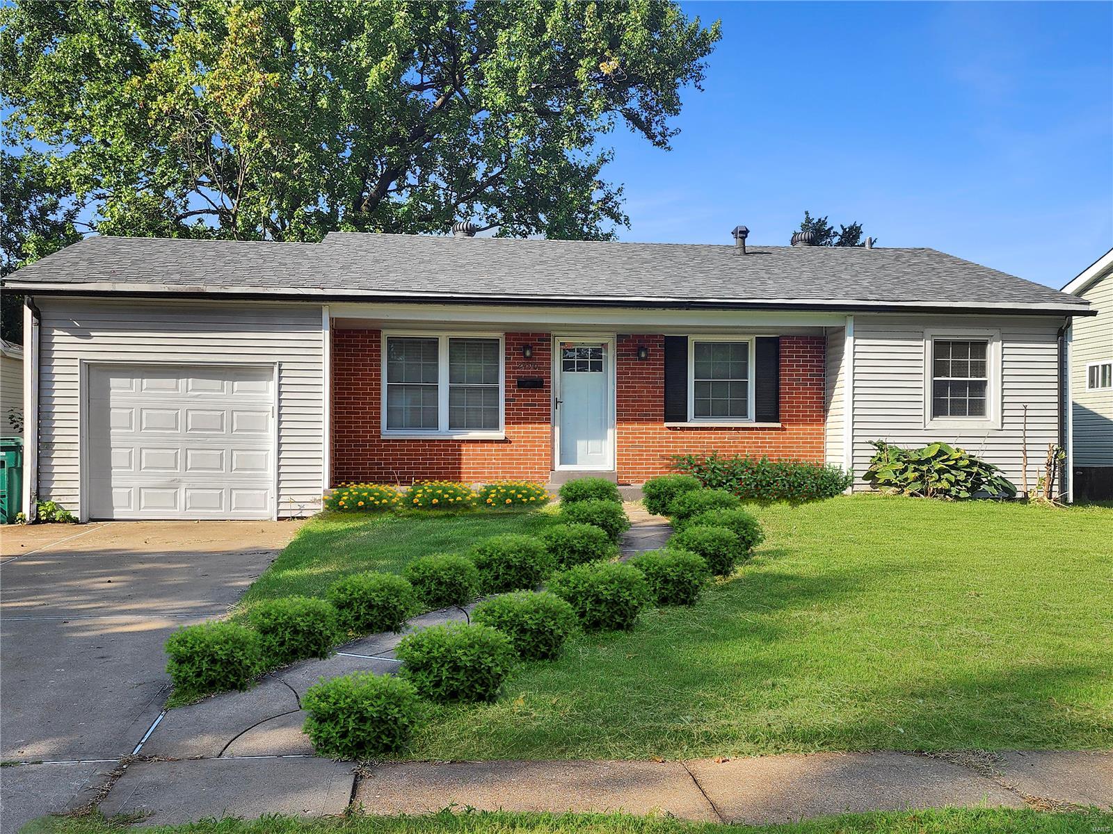 2490 Teakwood Manor Drive