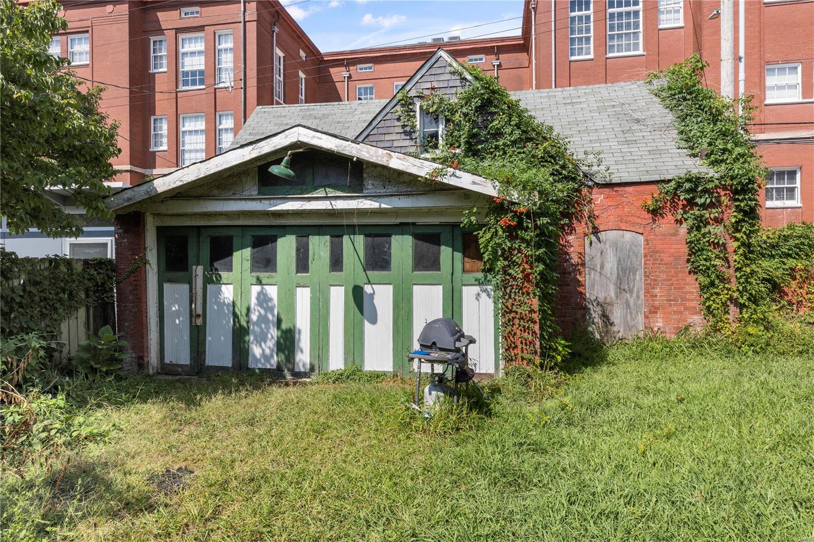 3939 Cleveland Avenue