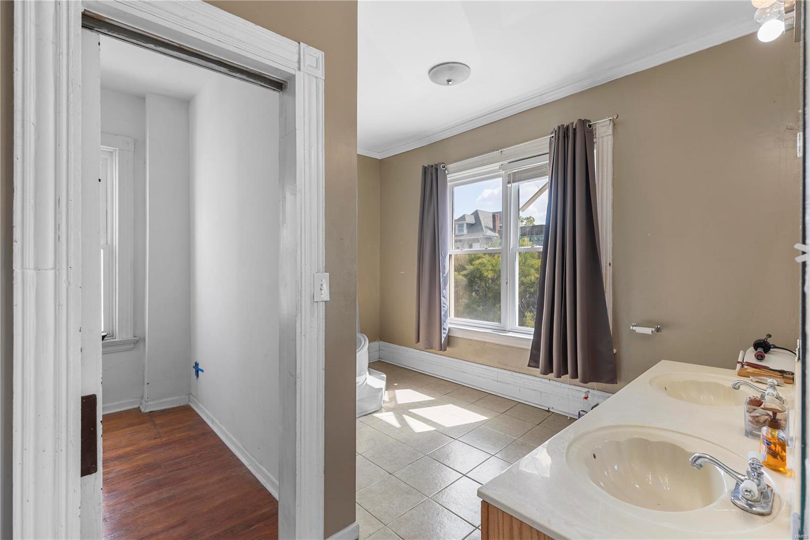 3939 Cleveland Avenue