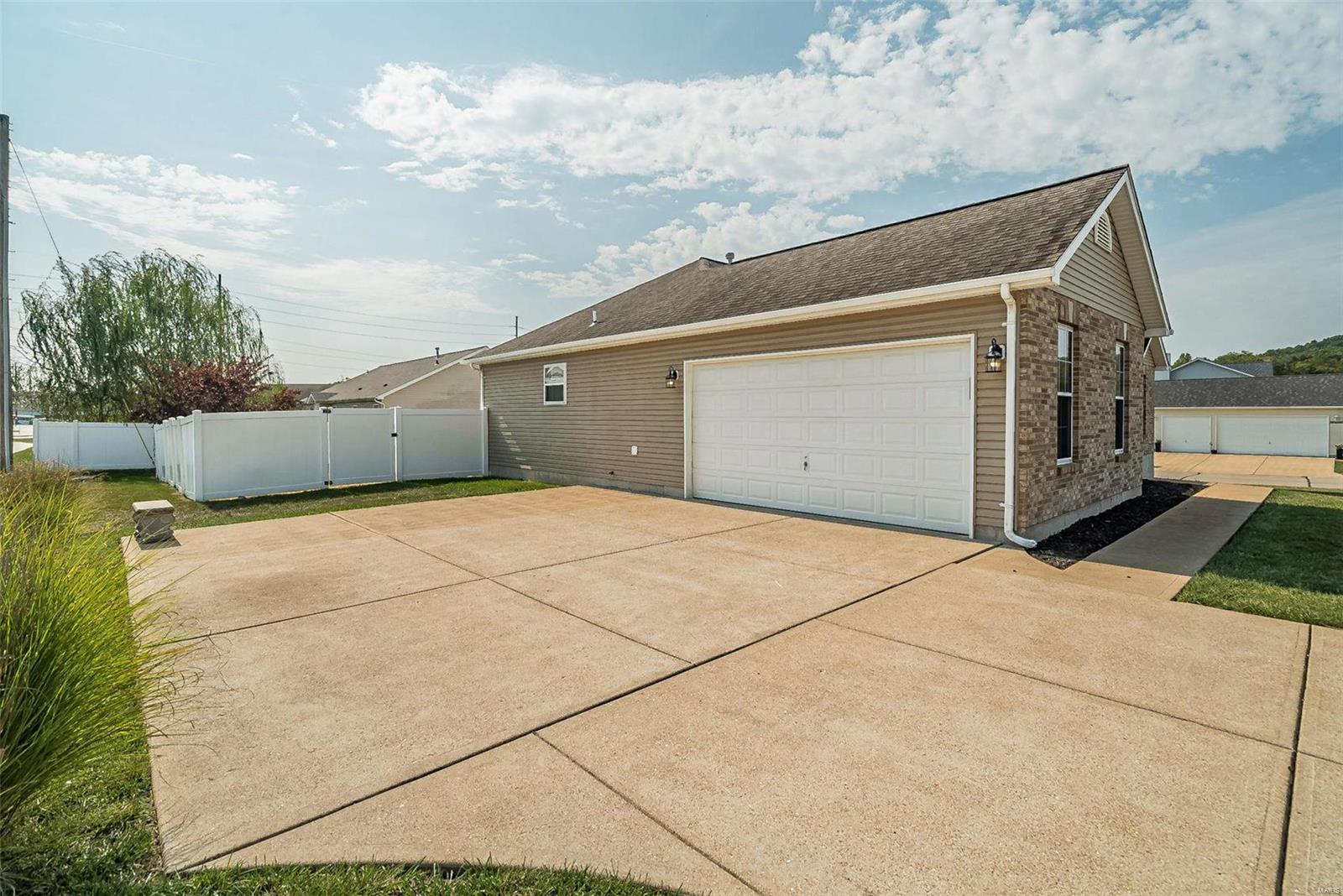 5302 S Bellerieve Lane