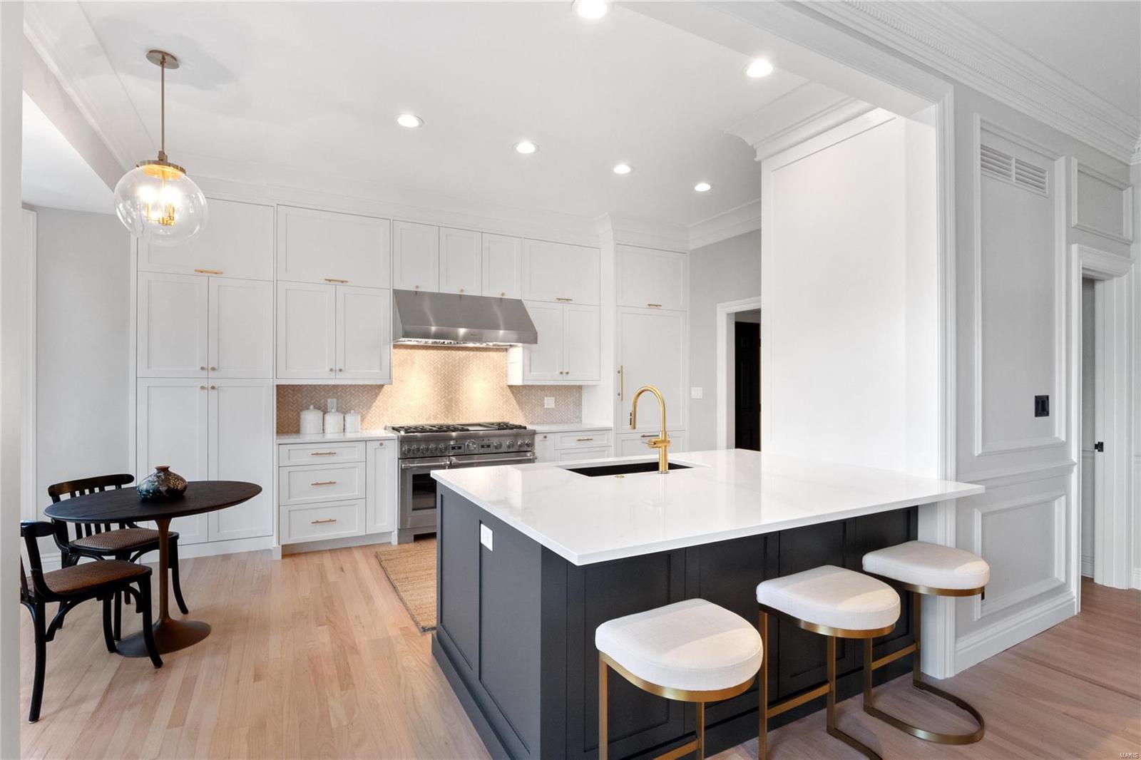 312 N Brentwood Boulevard Unit: 8