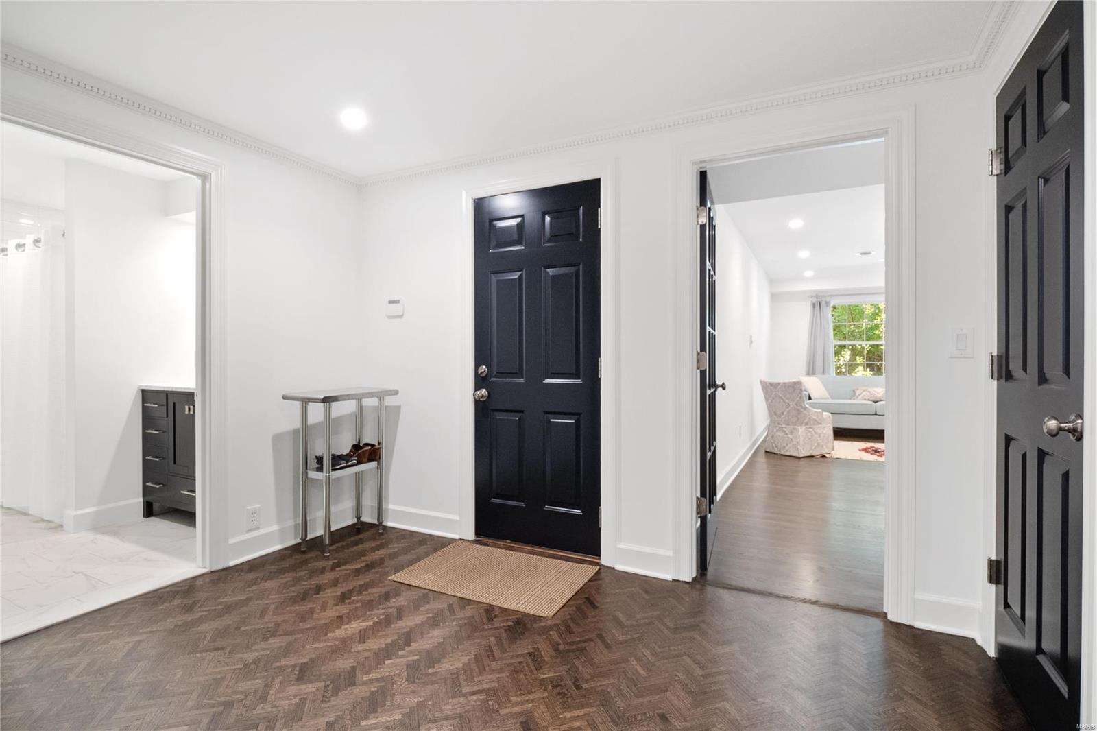 312 N Brentwood Boulevard Unit: 8