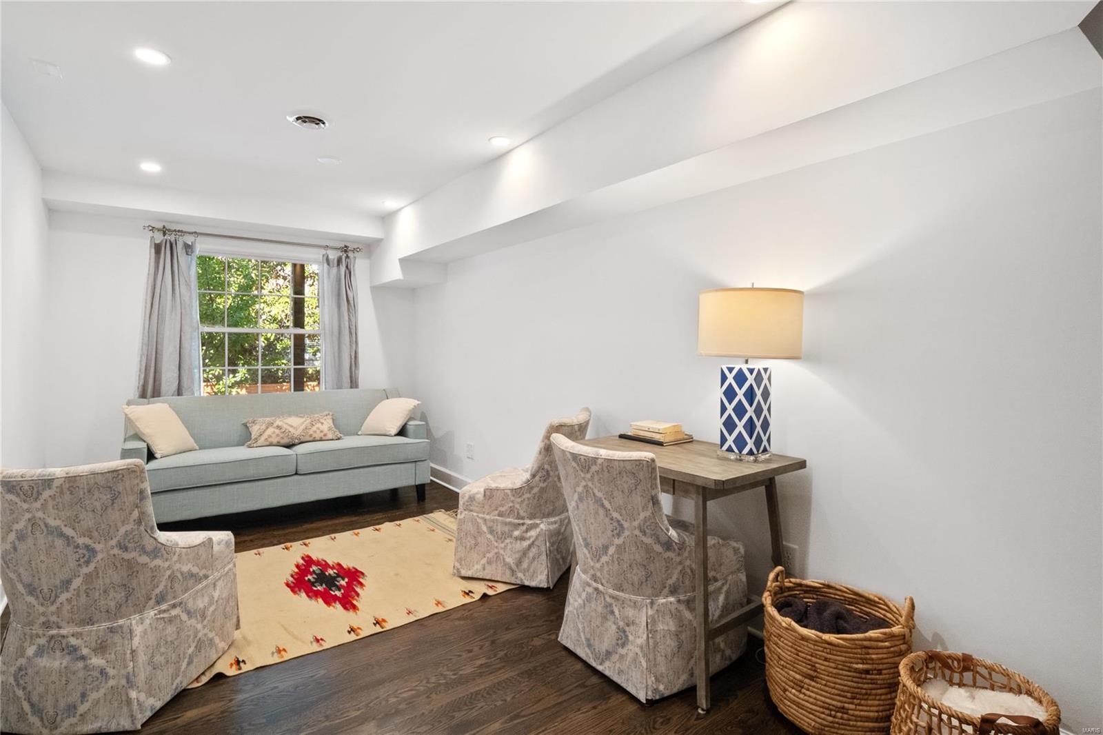 312 N Brentwood Boulevard Unit: 8