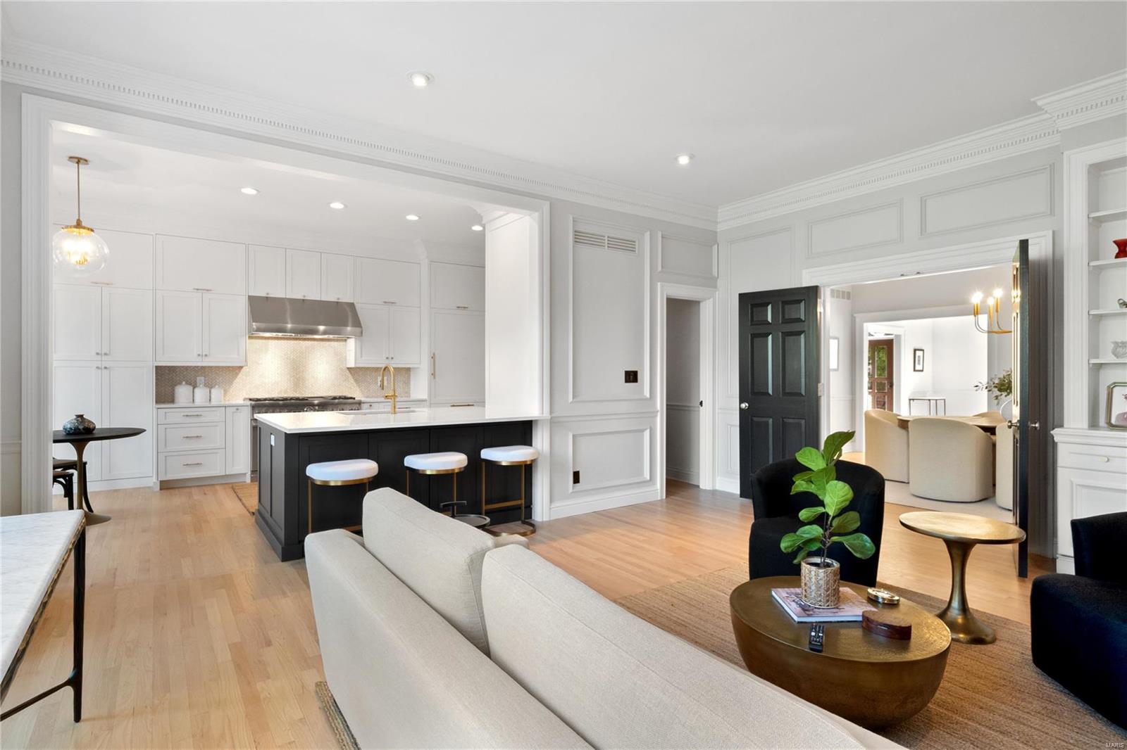 312 N Brentwood Boulevard Unit: 8