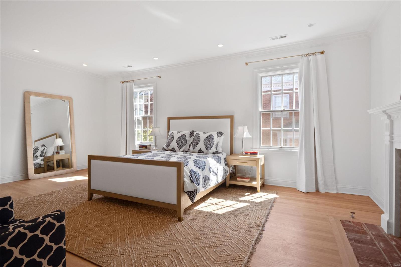 312 N Brentwood Boulevard Unit: 8