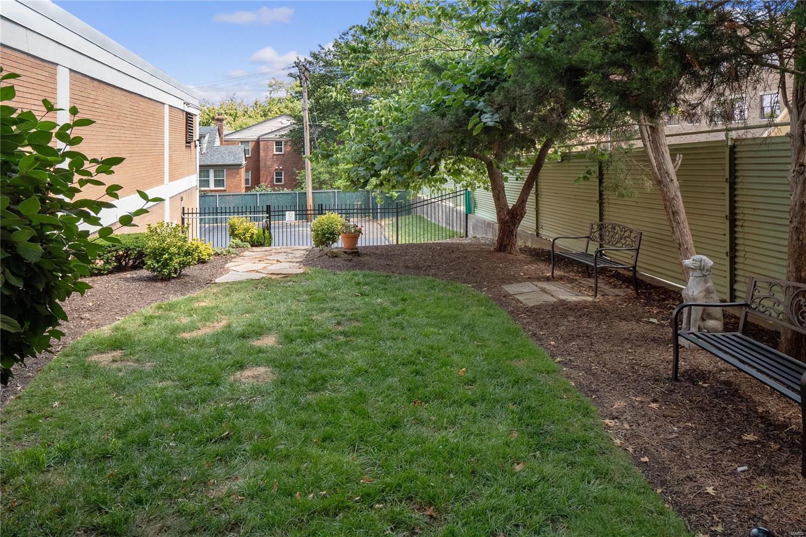 900 S Hanley Road Unit: 9B