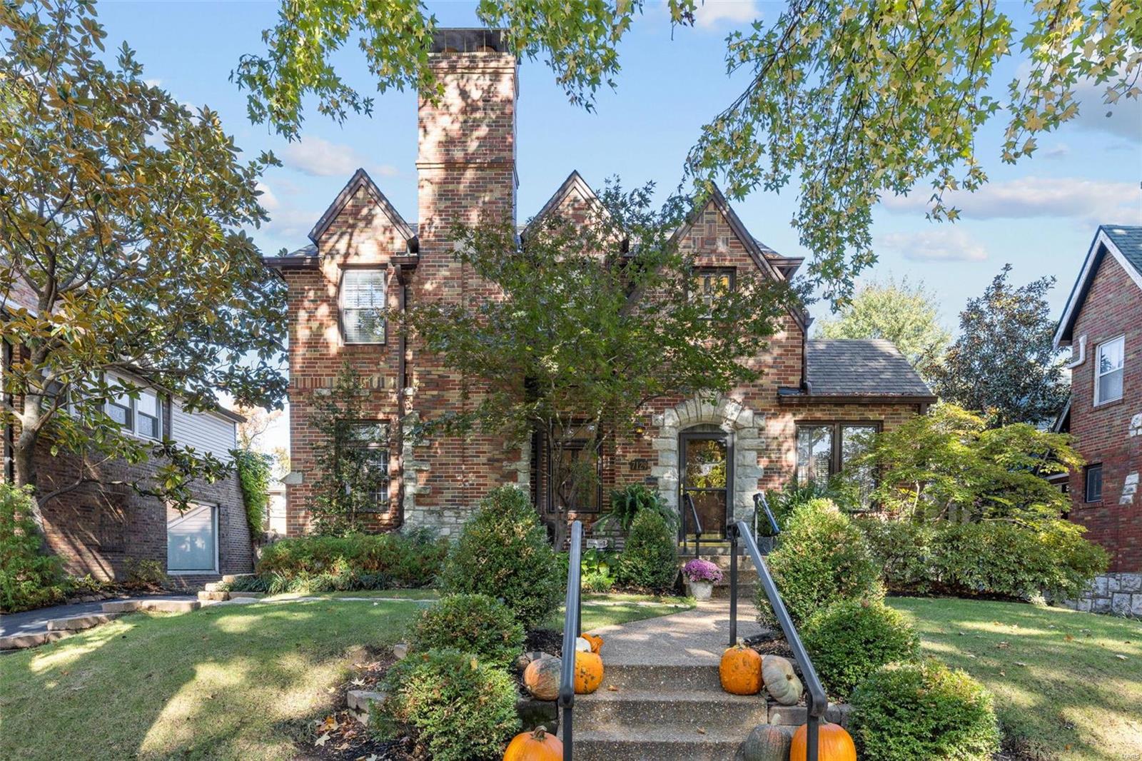 7129 Stanford Avenue