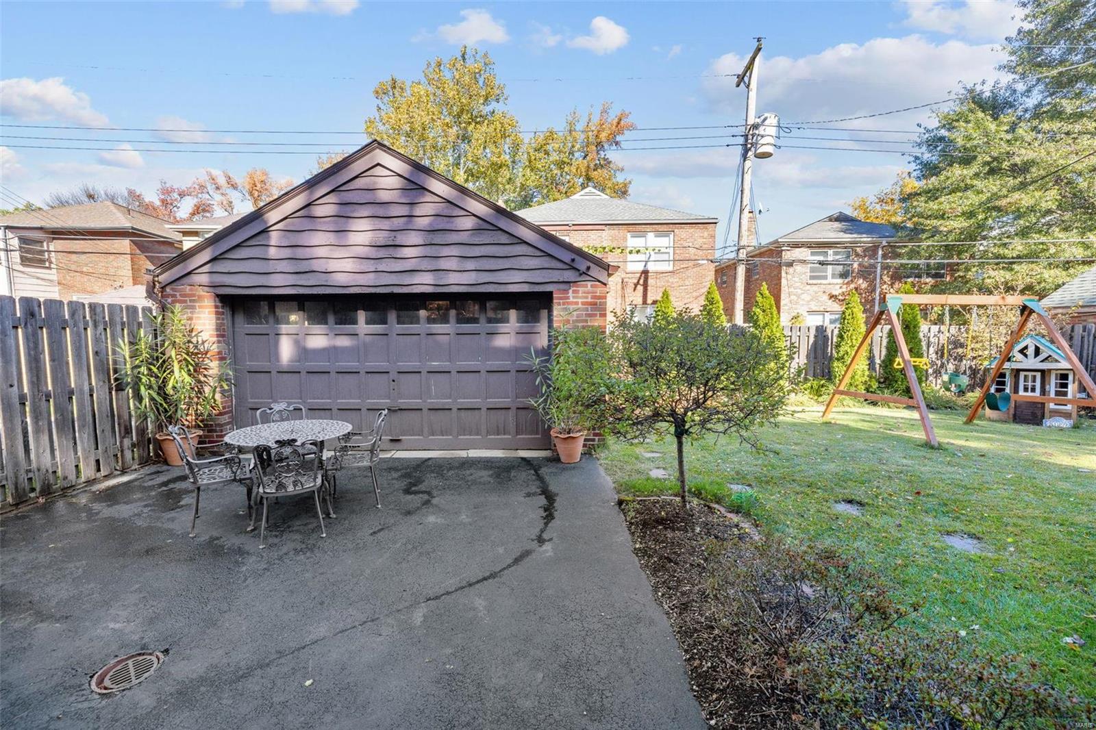 7129 Stanford Avenue