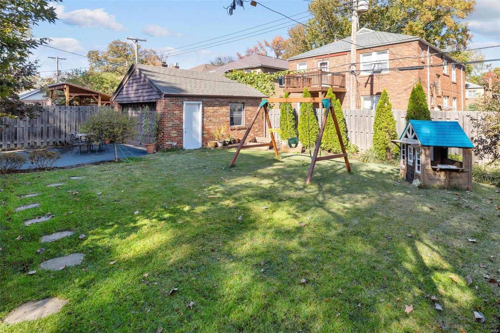 7129 Stanford Avenue