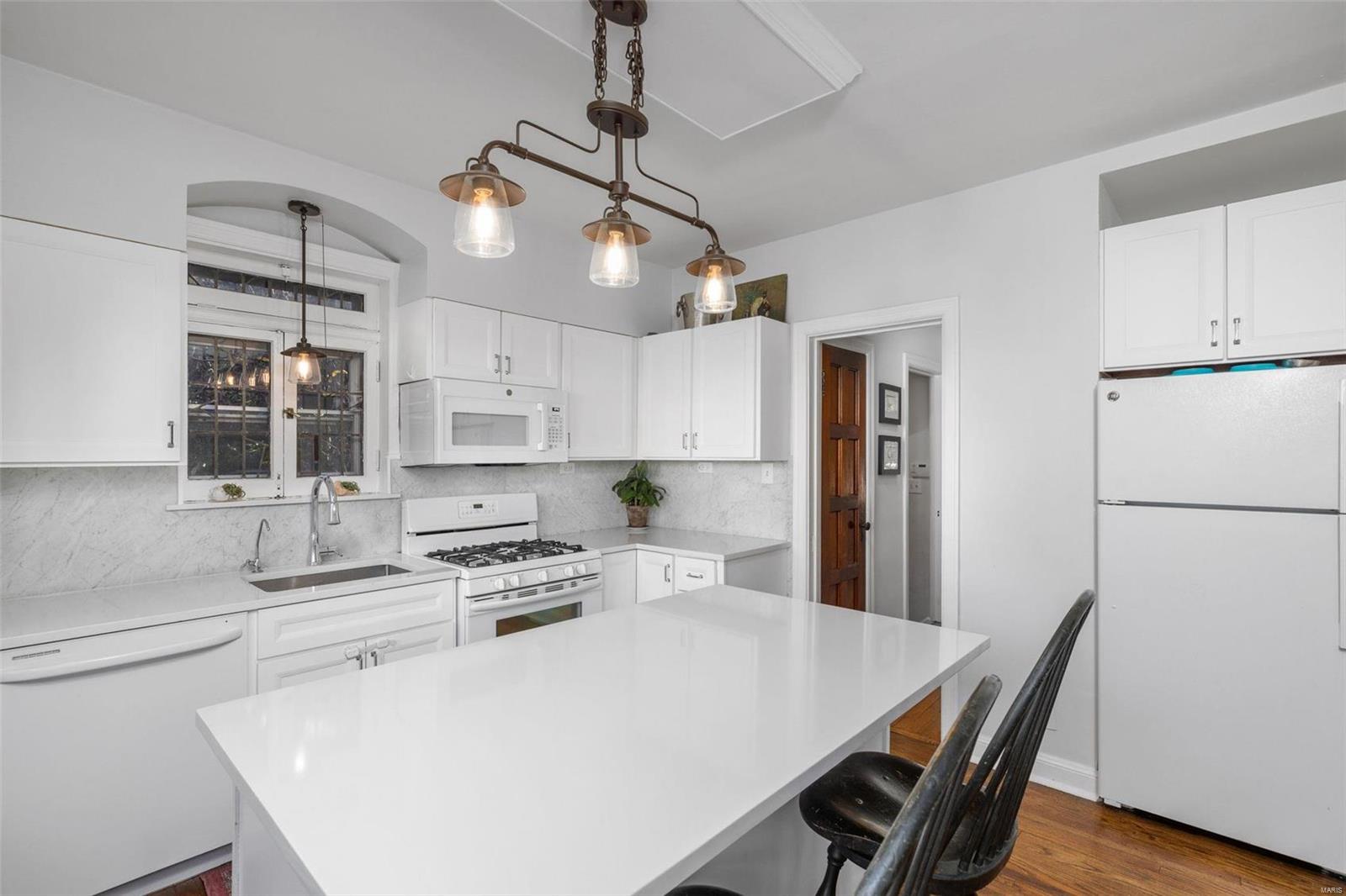 7129 Stanford Avenue