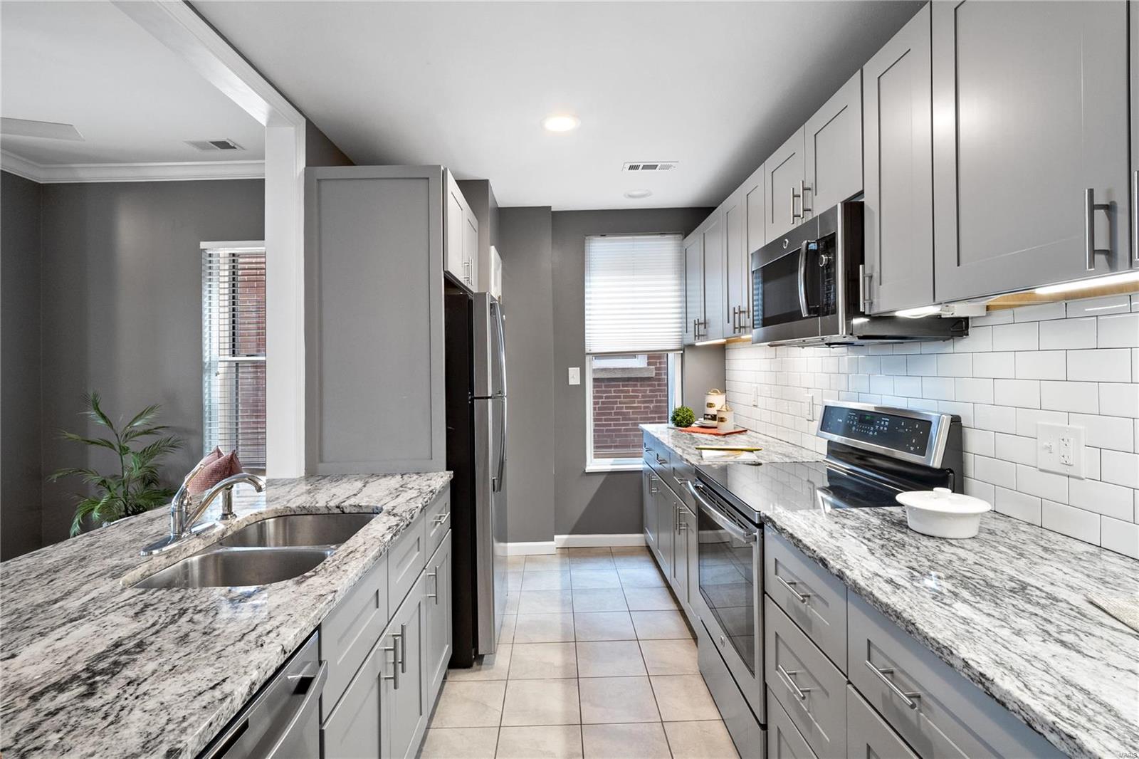 4256 Lindell Boulevard Unit: C