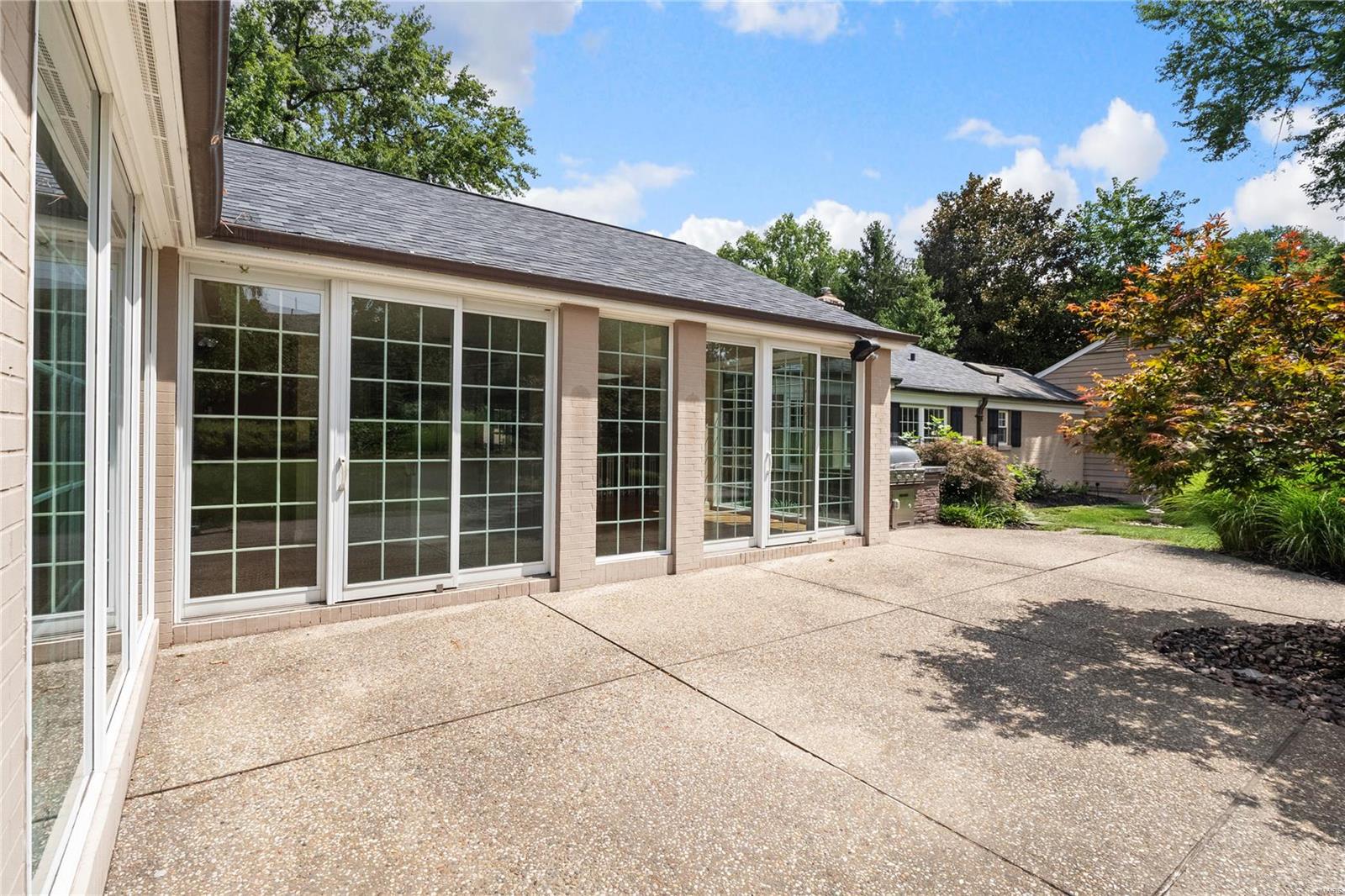 10 Lindworth Drive