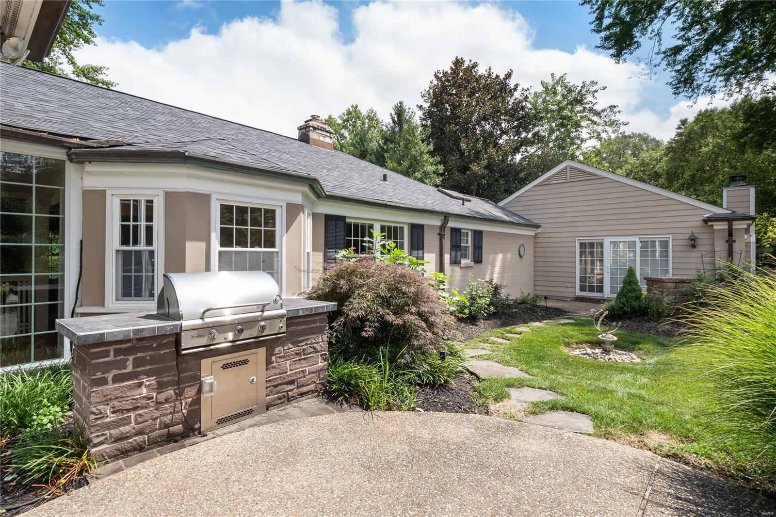 10 Lindworth Drive