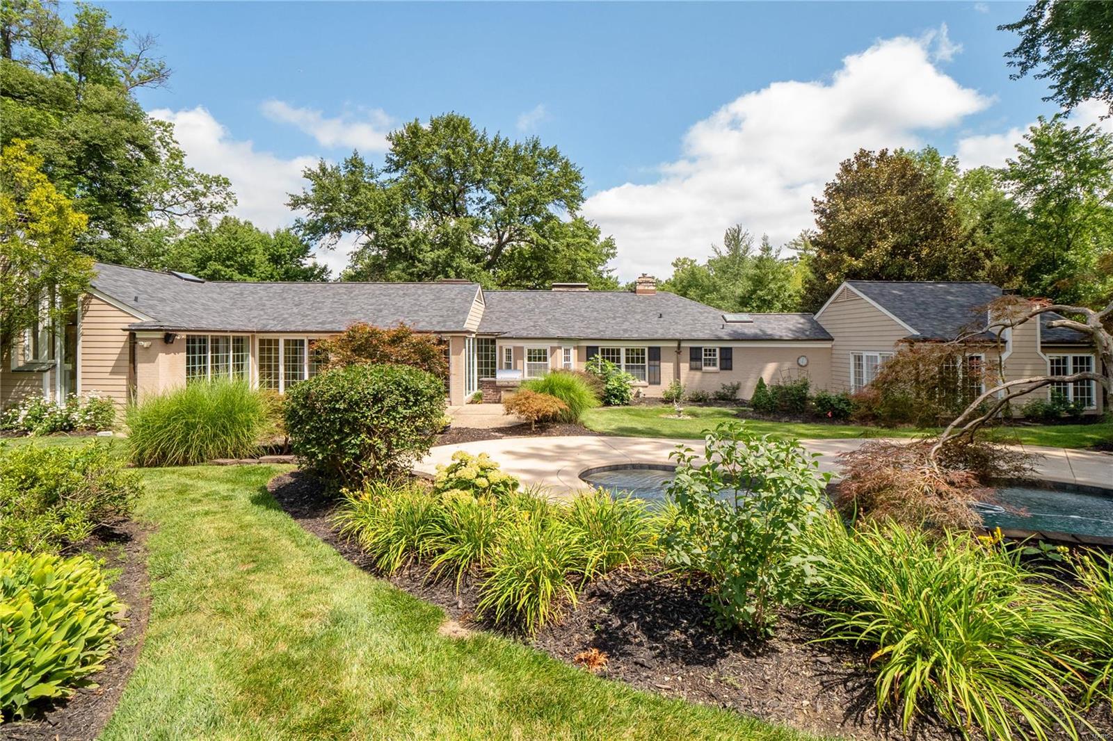 10 Lindworth Drive
