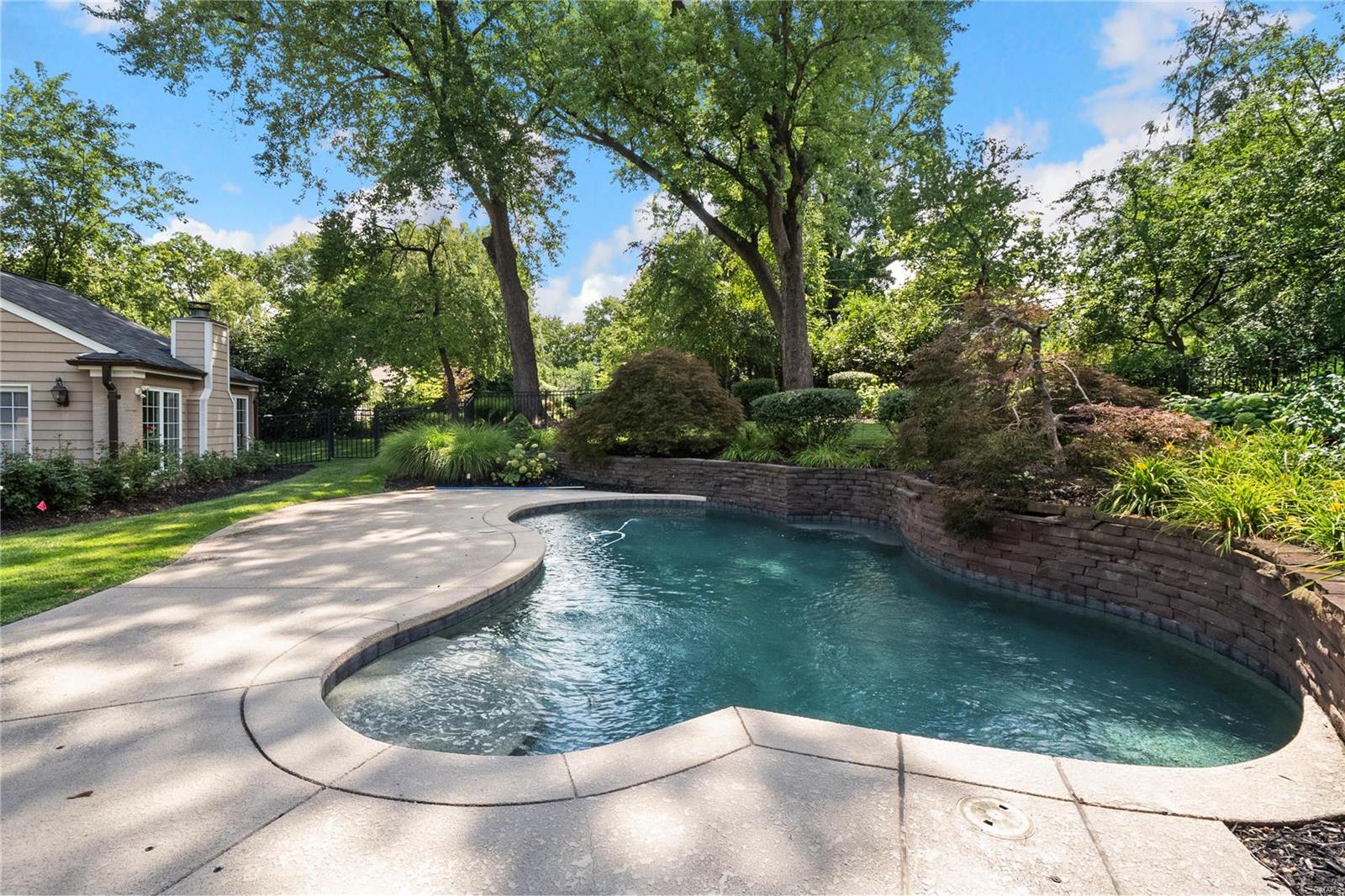 10 Lindworth Drive
