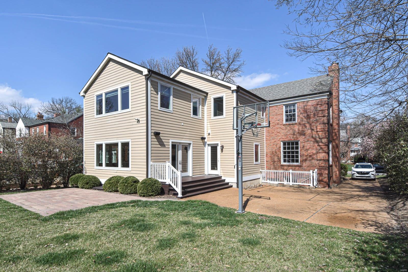 7920 Teasdale Avenue