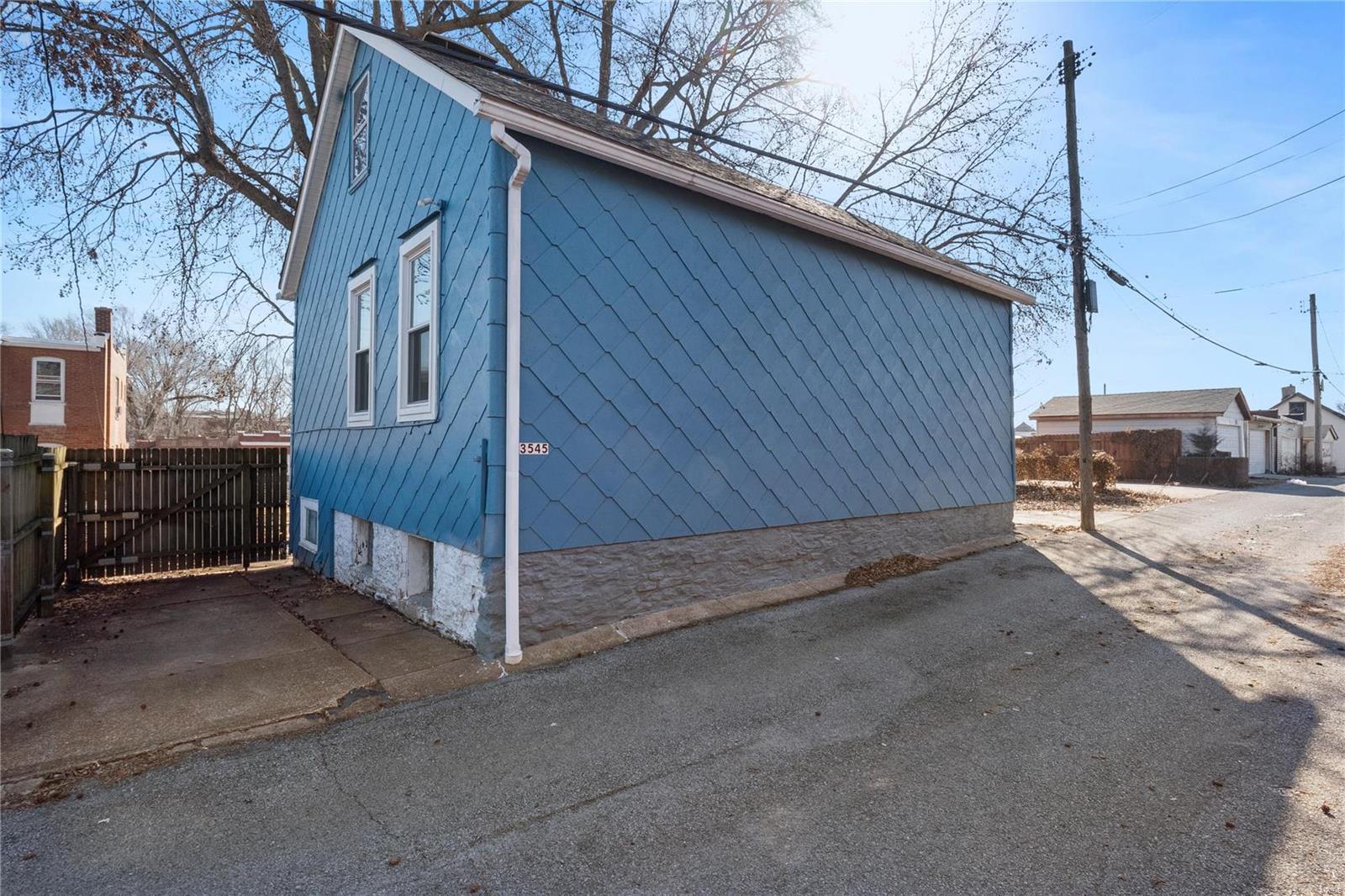 3545 S Spring Avenue