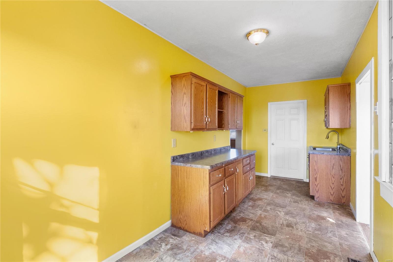 3545 S Spring Avenue