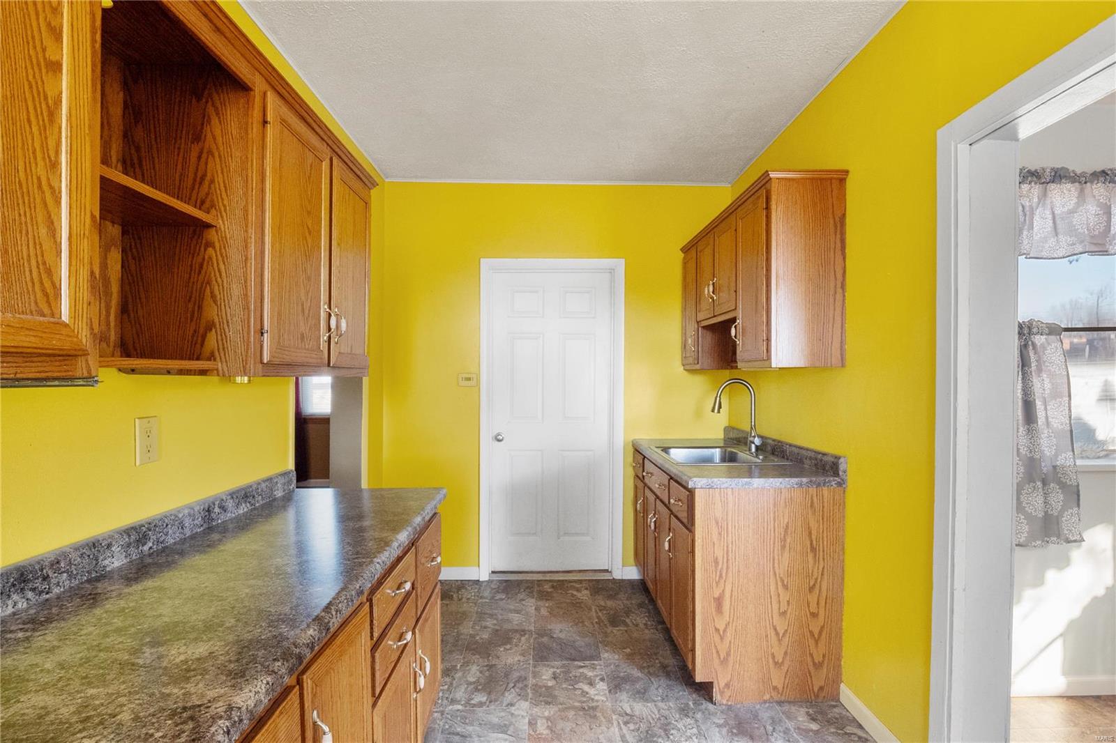 3545 S Spring Avenue