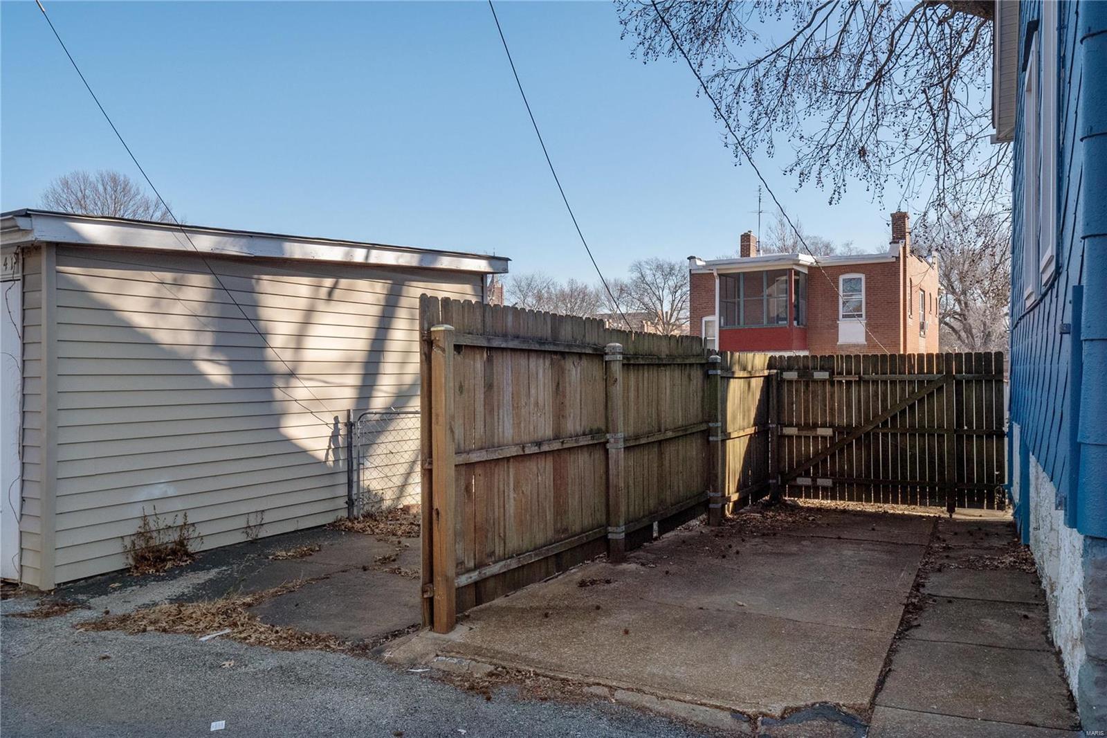 3545 S Spring Avenue