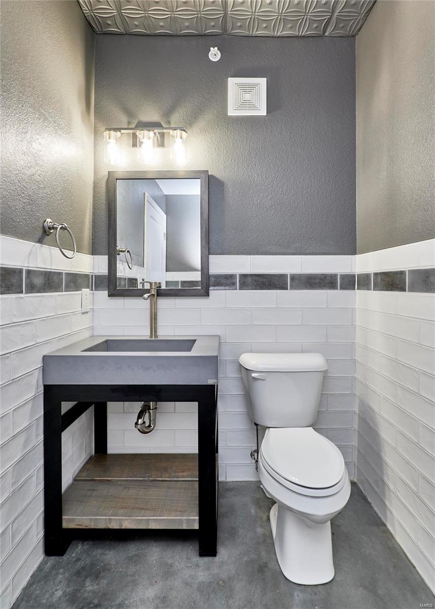 200 S Kirkwood Road Unit: 228