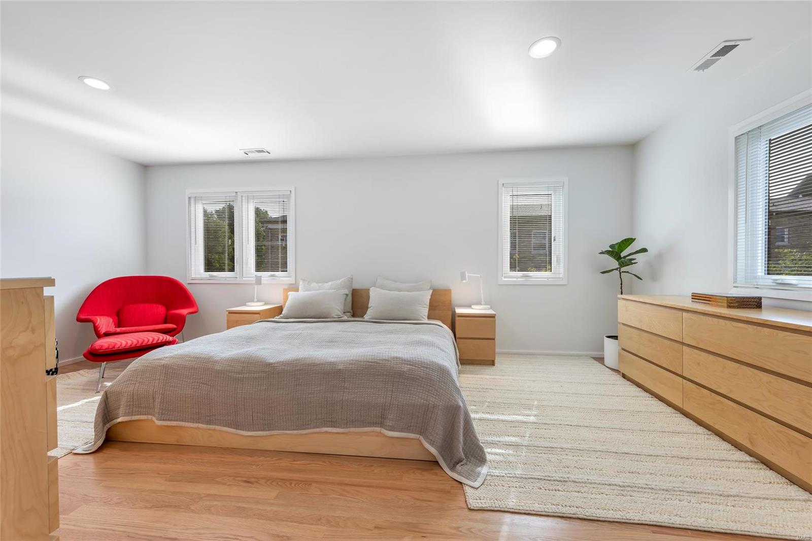 35 N Newstead Avenue Unit: 1