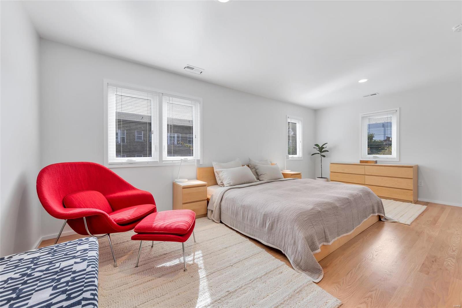 35 N Newstead Avenue Unit: 1