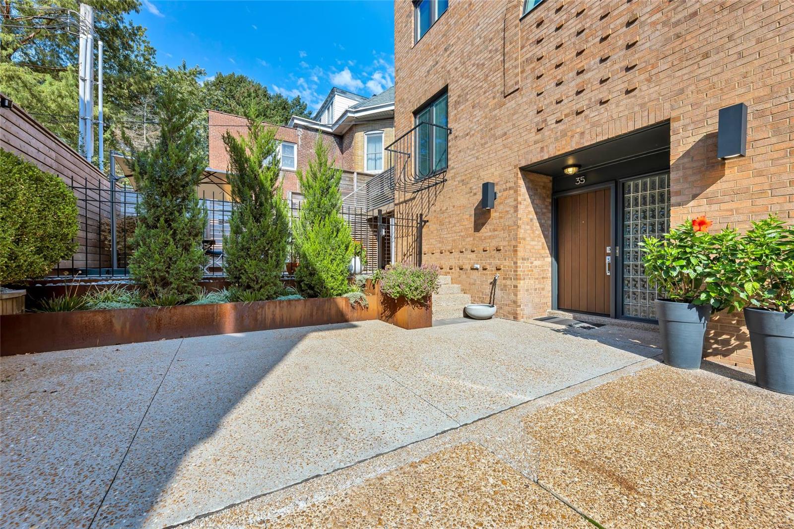 35 N Newstead Avenue Unit: 1