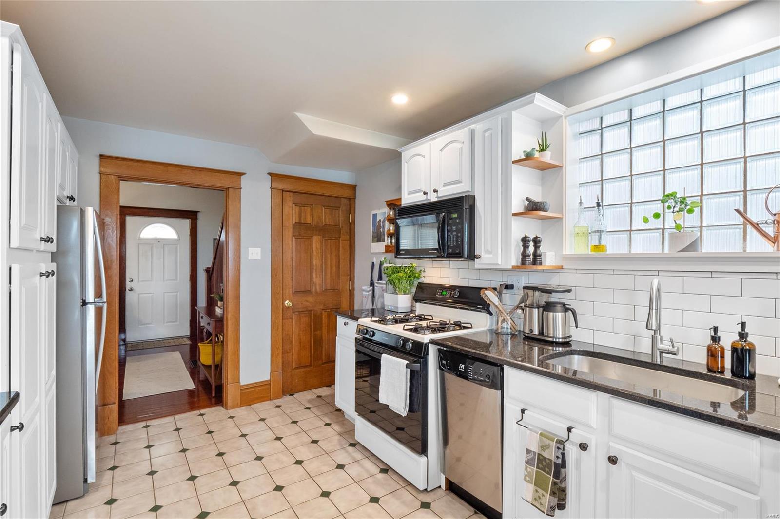 6114 Southwest Avenue