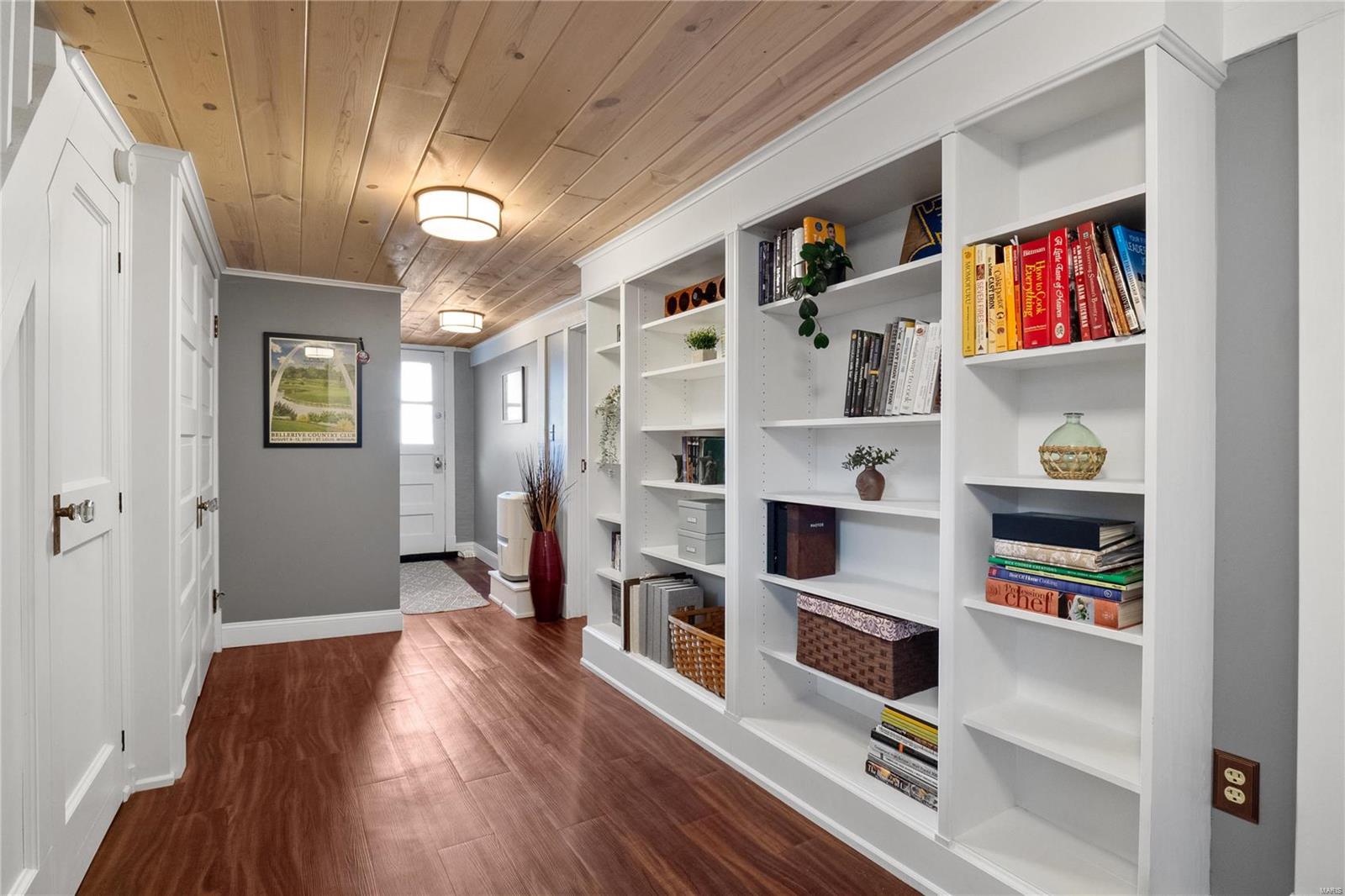 6114 Southwest Avenue