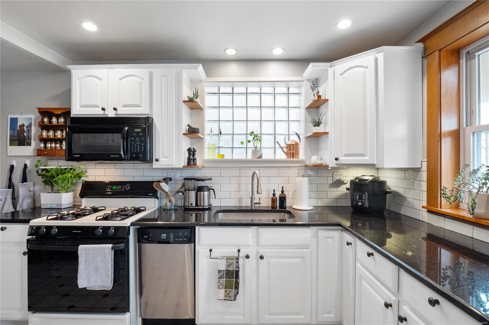 6114 Southwest Avenue