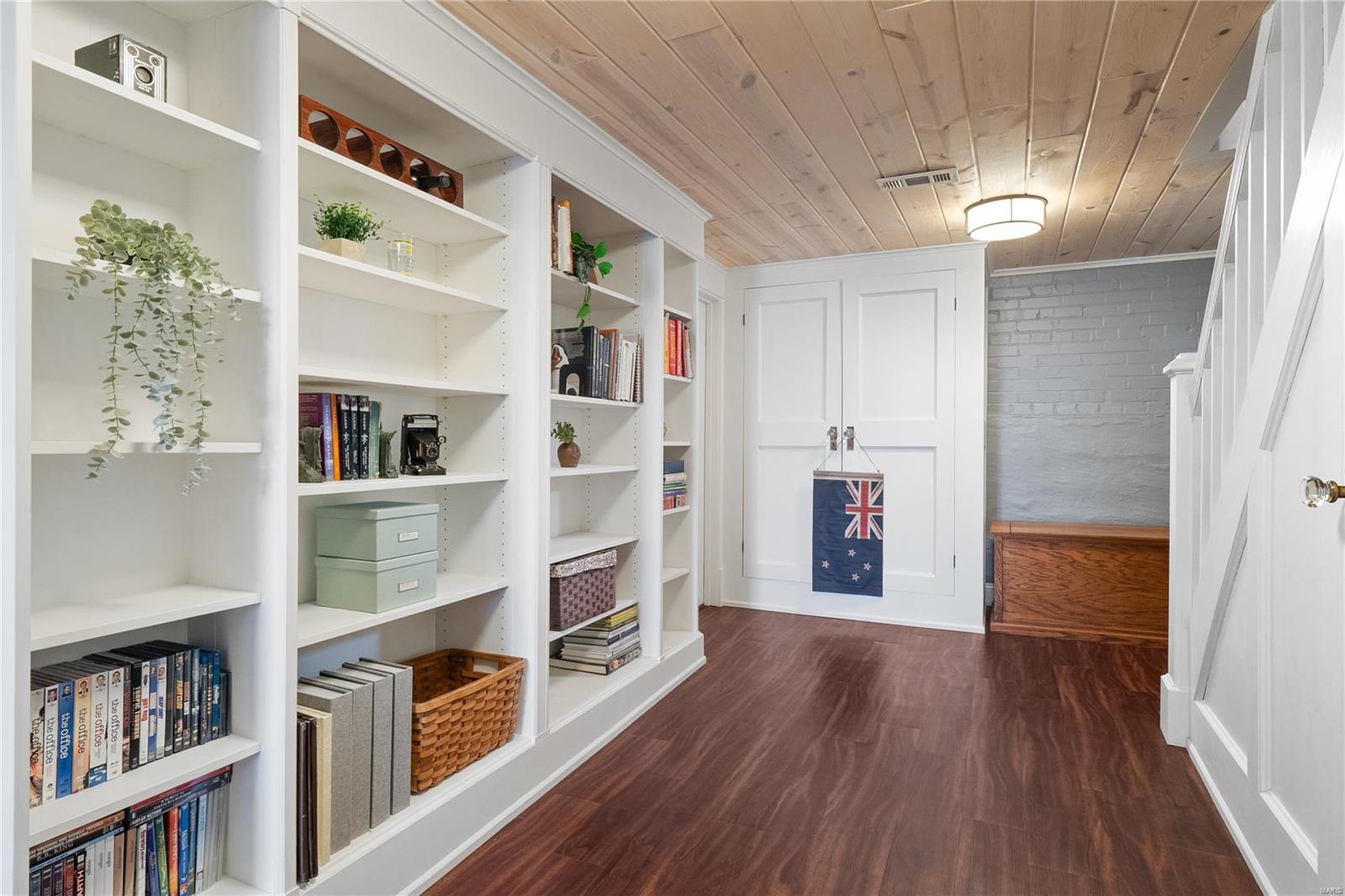 6114 Southwest Avenue