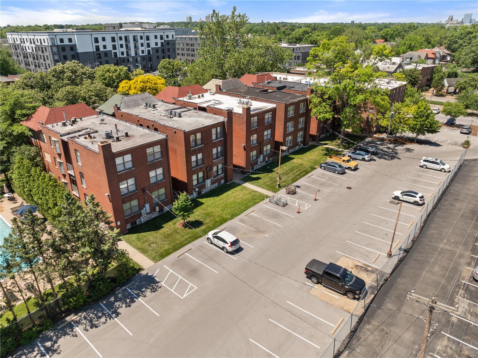 5653 Waterman Boulevard Unit: 22