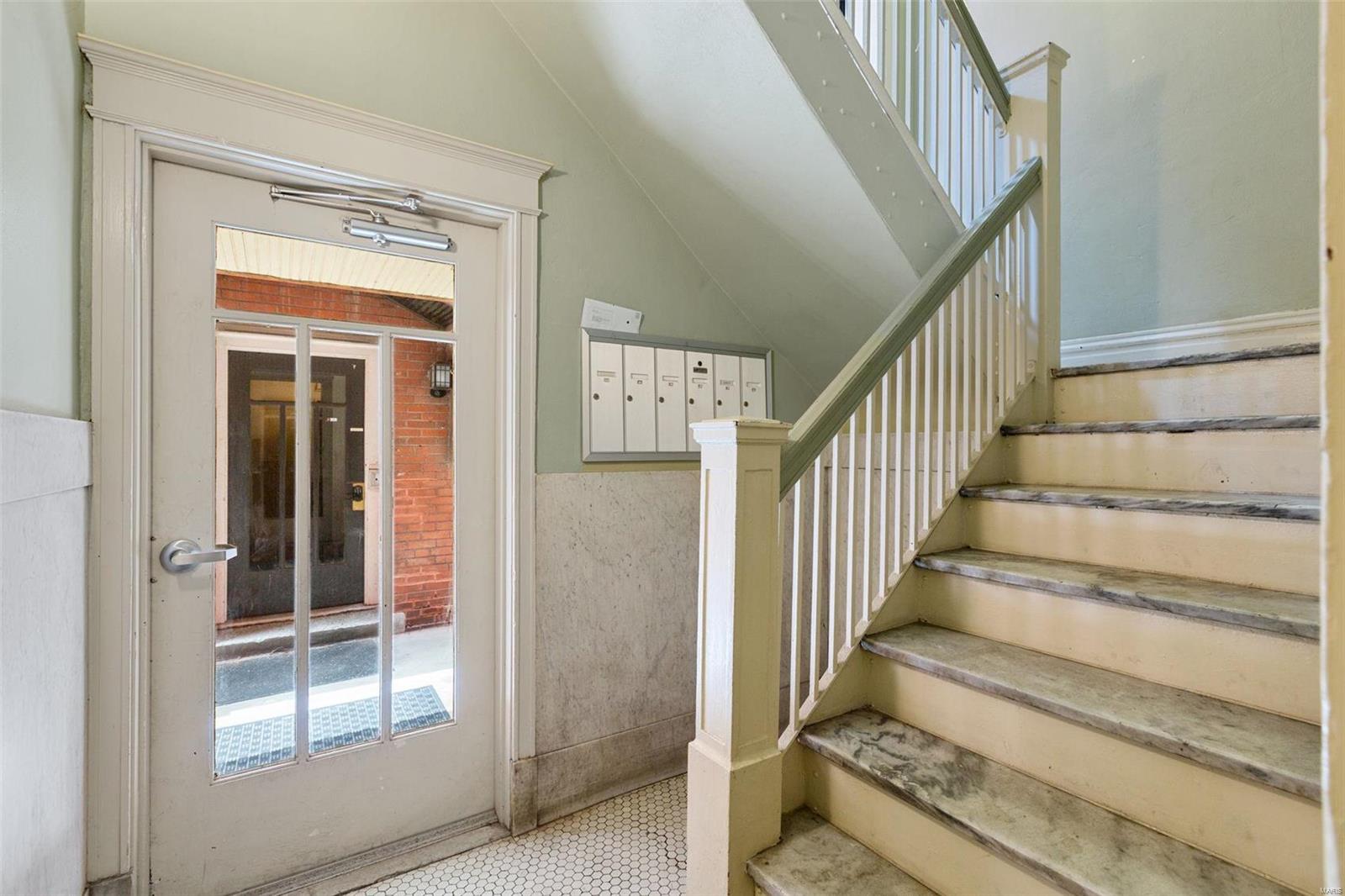 5653 Waterman Boulevard Unit: 22