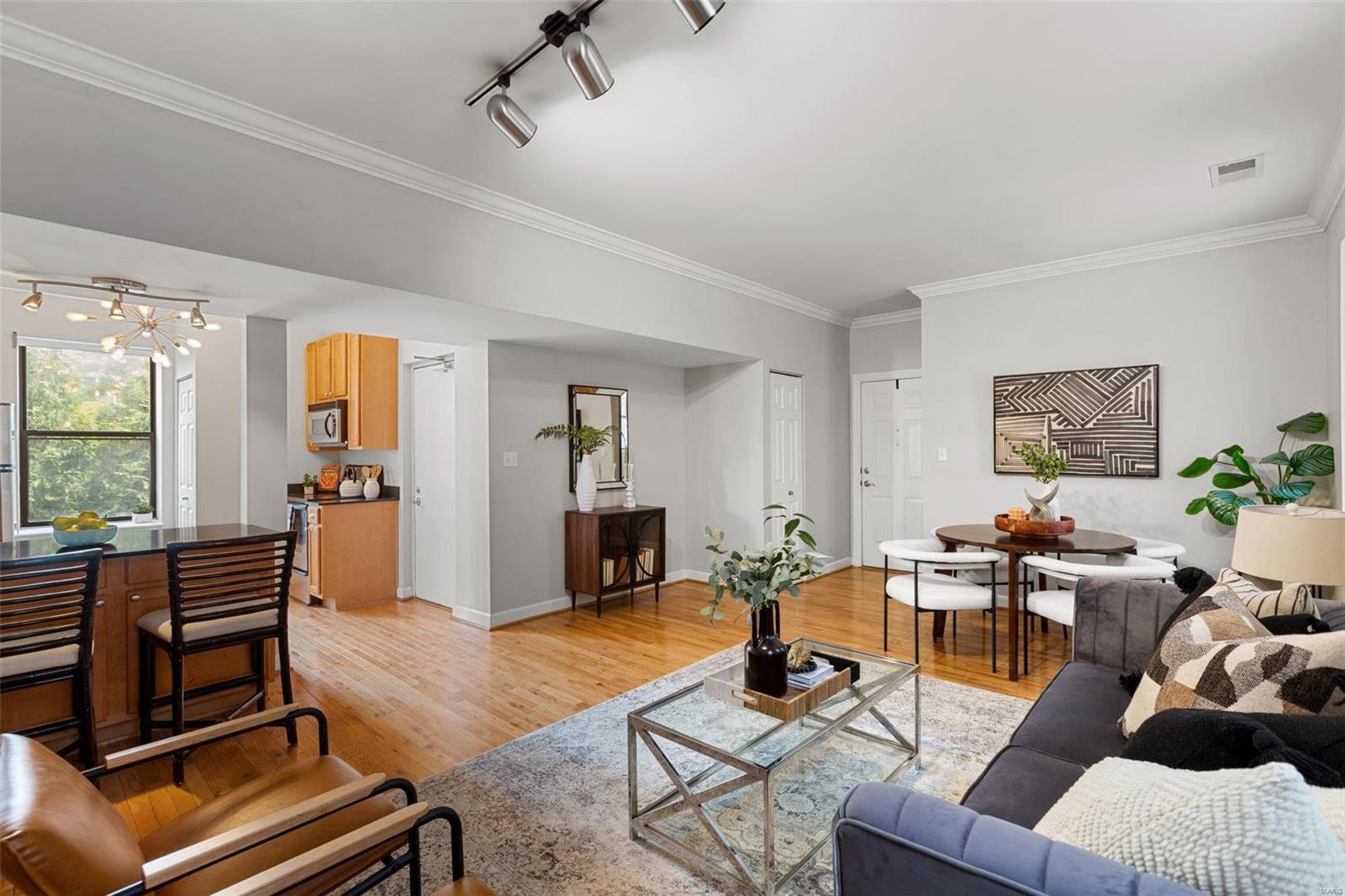 5653 Waterman Boulevard Unit: 22