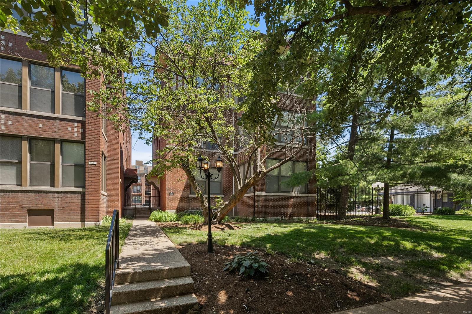 5653 Waterman Boulevard Unit: 22