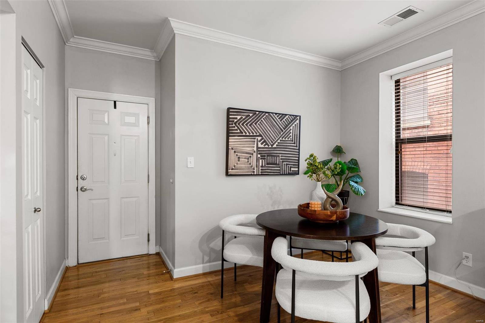 5653 Waterman Boulevard Unit: 22